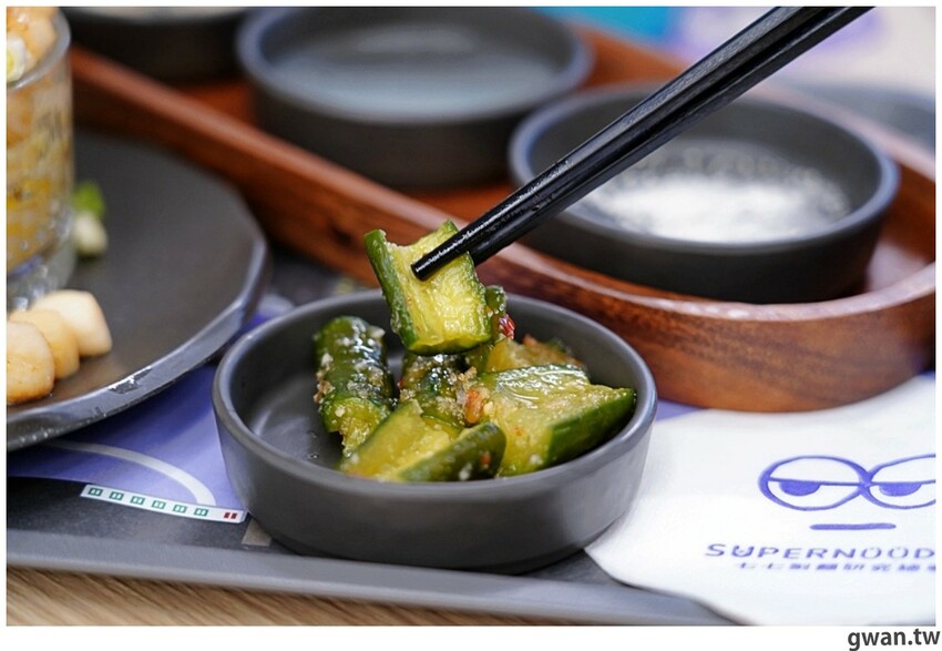 滿到炸的101顆流星干貝麵、七蝦蝦開派對，台中全新星際主題麵店你吃過了嗎？