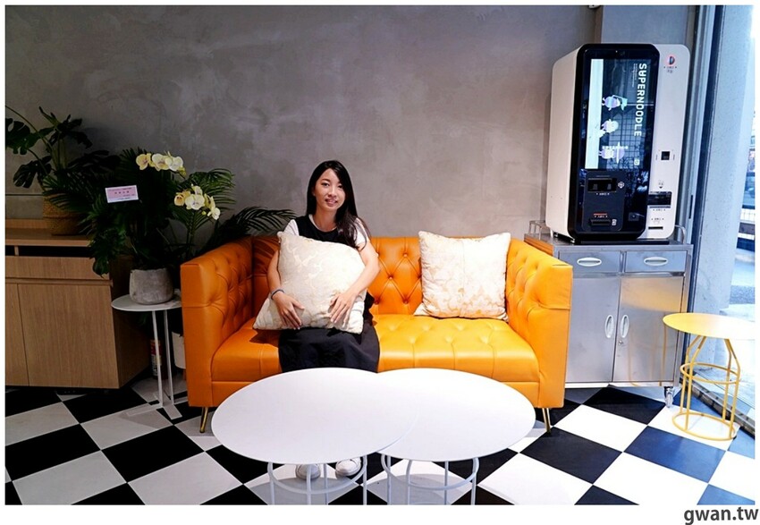 滿到炸的101顆流星干貝麵、七蝦蝦開派對，台中全新星際主題麵店你吃過了嗎？