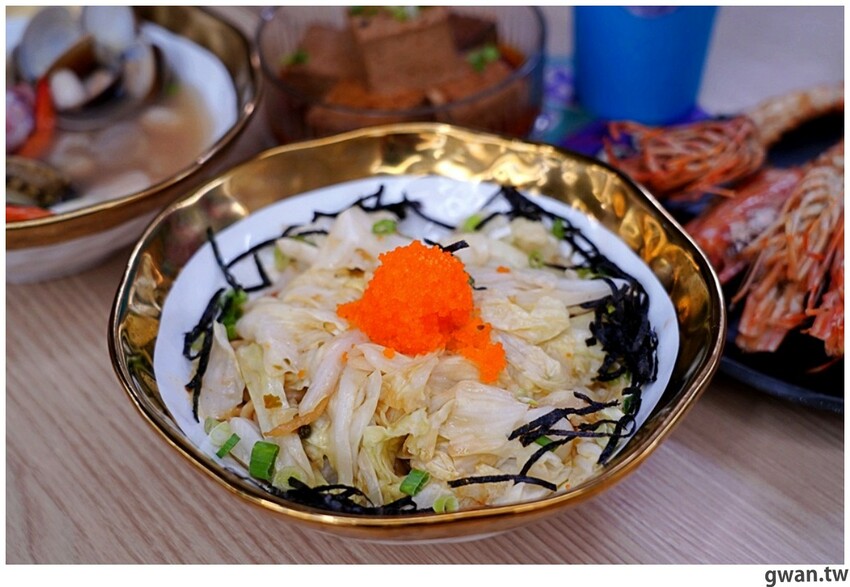 滿到炸的101顆流星干貝麵、七蝦蝦開派對，台中全新星際主題麵店你吃過了嗎？