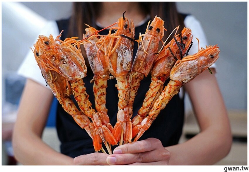 滿到炸的101顆流星干貝麵、七蝦蝦開派對，台中全新星際主題麵店你吃過了嗎？