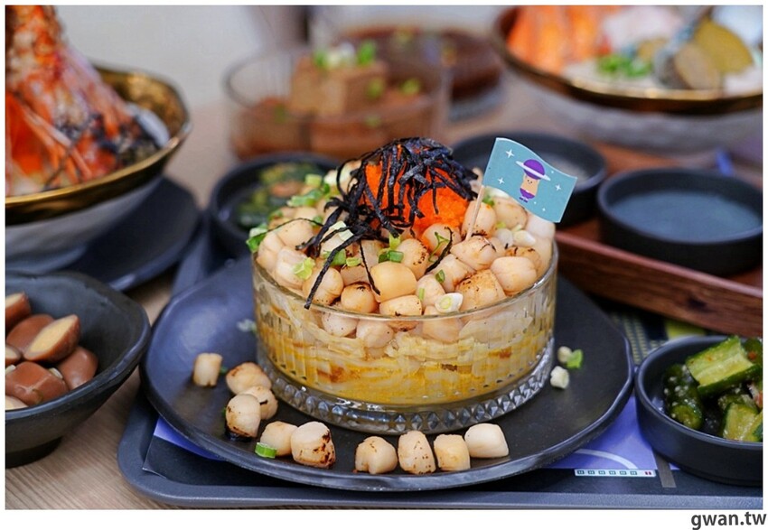 滿到炸的101顆流星干貝麵、七蝦蝦開派對，台中全新星際主題麵店你吃過了嗎？