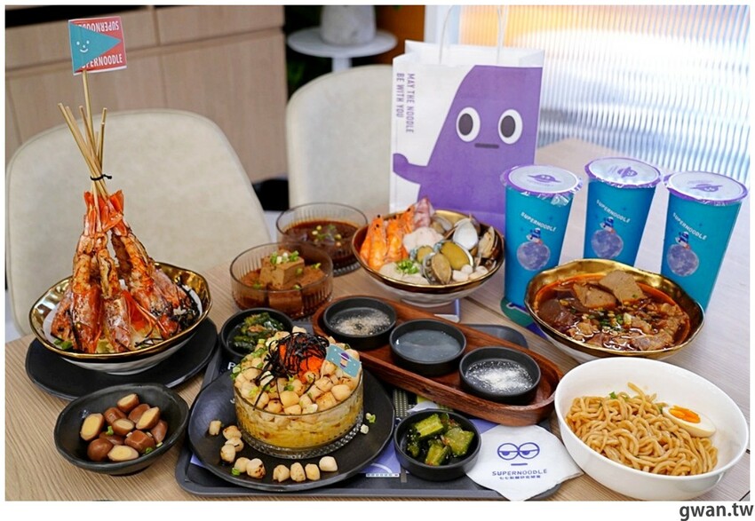 滿到炸的101顆流星干貝麵、七蝦蝦開派對，台中全新星際主題麵店你吃過了嗎？