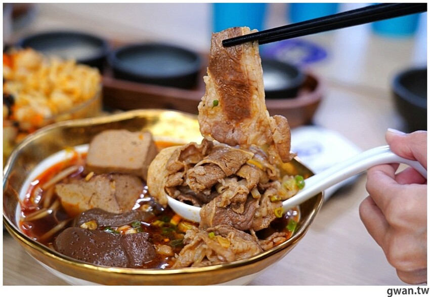 滿到炸的101顆流星干貝麵、七蝦蝦開派對，台中全新星際主題麵店你吃過了嗎？