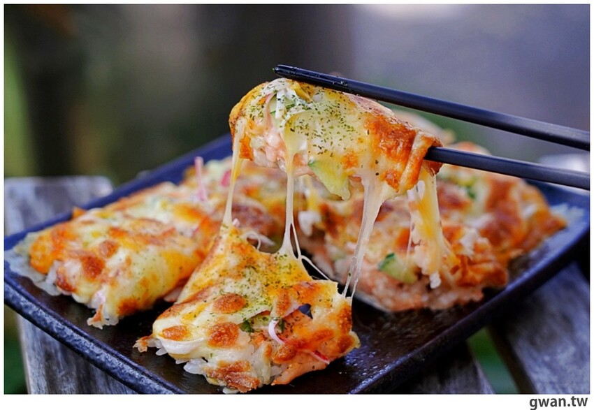 滿到炸的101顆流星干貝麵、七蝦蝦開派對，台中全新星際主題麵店你吃過了嗎？