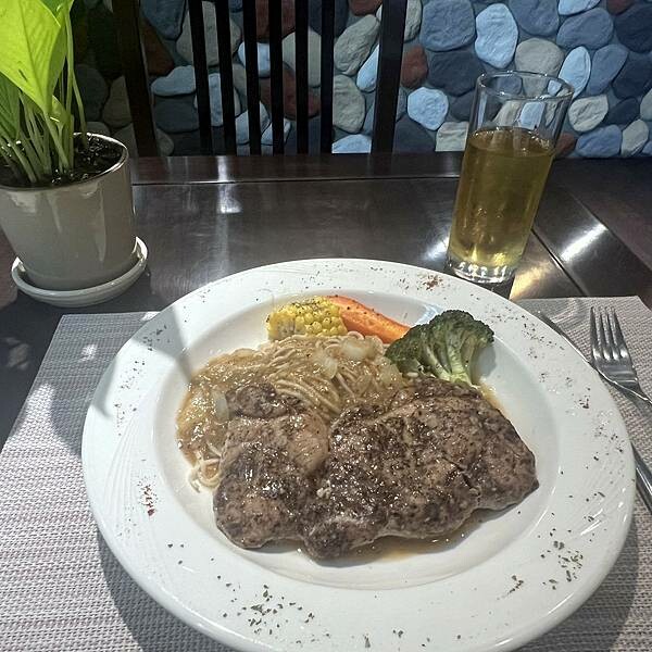 新竹美食【食記】國寶級復古慢活的生活型態～藝享屋提供輕食的健