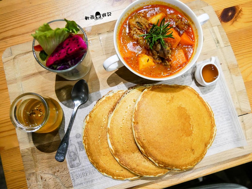 高雄美食推薦》烏拉森林歐風餐館●波蘭&日裔加拿大老闆用美食帶你環遊世界! 隱身高雄巷弄滿滿異國風情秘密森林餐廳 - 軟西，遊記