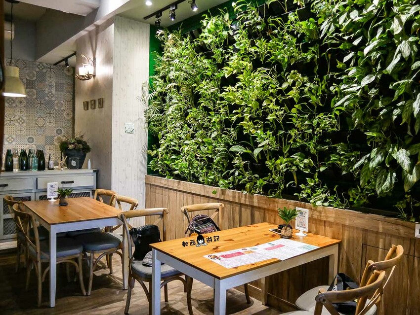 高雄美食推薦》烏拉森林歐風餐館●波蘭&日裔加拿大老闆用美食帶你環遊世界! 隱身高雄巷弄滿滿異國風情秘密森林餐廳 - 軟西，遊記