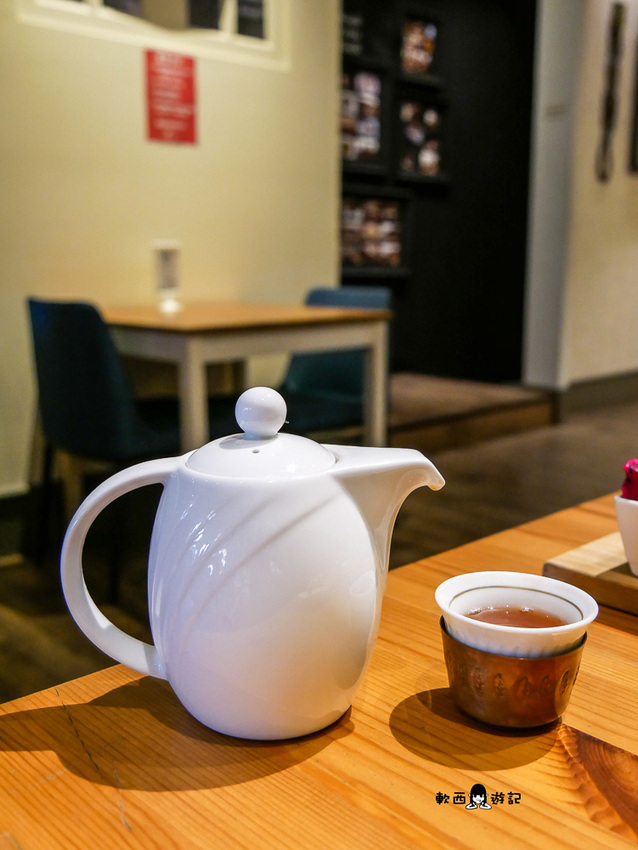 高雄美食推薦》烏拉森林歐風餐館●波蘭&日裔加拿大老闆用美食帶你環遊世界! 隱身高雄巷弄滿滿異國風情秘密森林餐廳 - 軟西，遊記