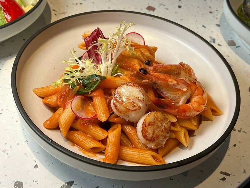 （中壢美食）義沐中壢中美店～蕃茄海鮮義大利麵、黑松露蕃茄野菇