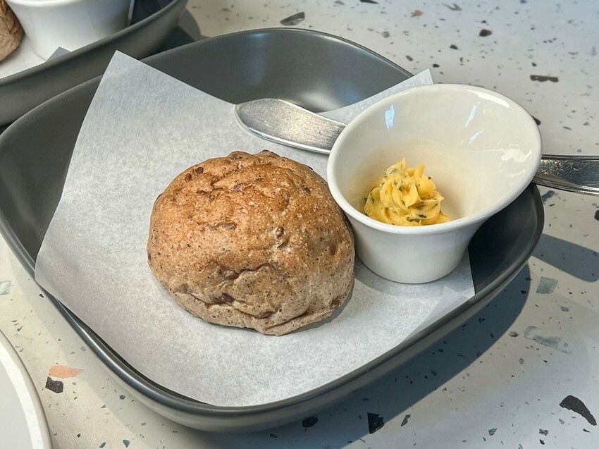 （中壢美食）義沐中壢中美店～蕃茄海鮮義大利麵、黑松露蕃茄野菇