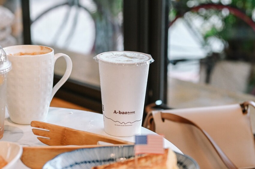 評價4星，超平價中西式早午餐，推美式狂想系列套餐組合價都是89元還附飲品與薯餅或薯泥！