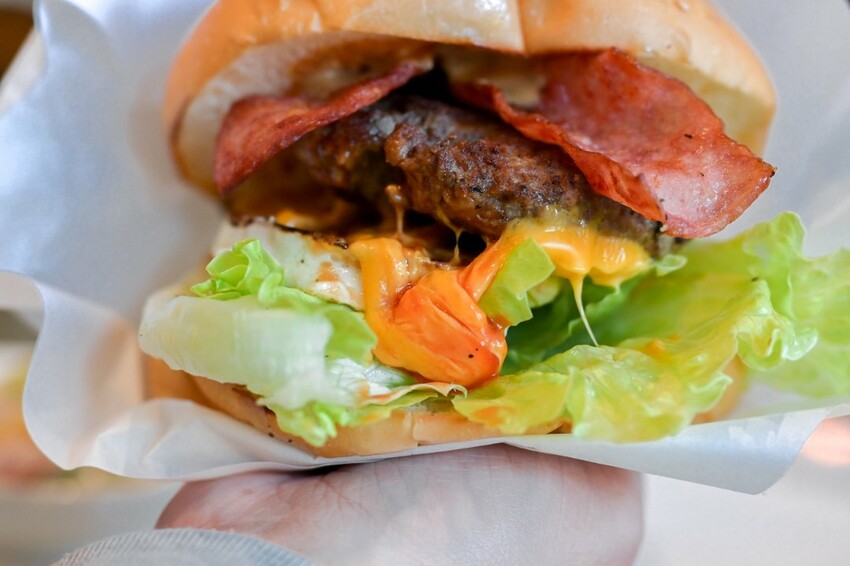 評價4星，超平價中西式早午餐，推美式狂想系列套餐組合價都是89元還附飲品與薯餅或薯泥！