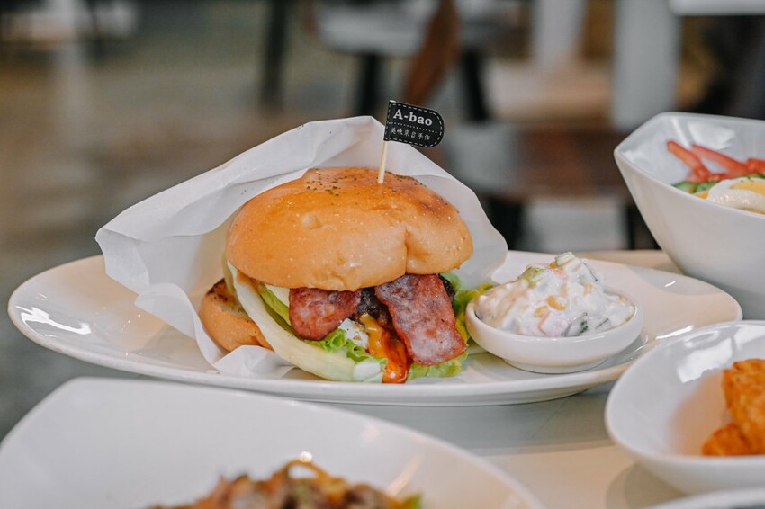 評價4星，超平價中西式早午餐，推美式狂想系列套餐組合價都是89元還附飲品與薯餅或薯泥！