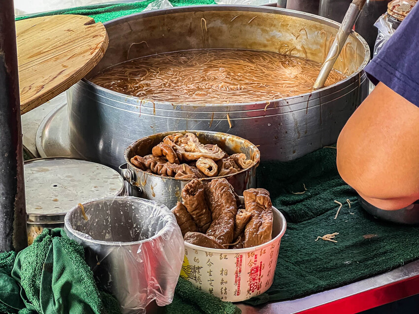 阿倍麵線｜里長伯斜槓好吃麵線！大腸爆量重口味麵線