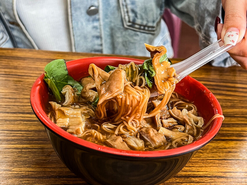 阿倍麵線｜里長伯斜槓好吃麵線！大腸爆量重口味麵線