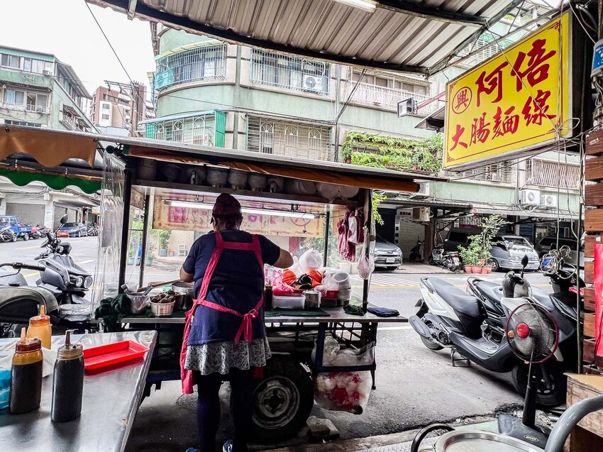 阿倍麵線｜里長伯斜槓好吃麵線！大腸爆量重口味麵線