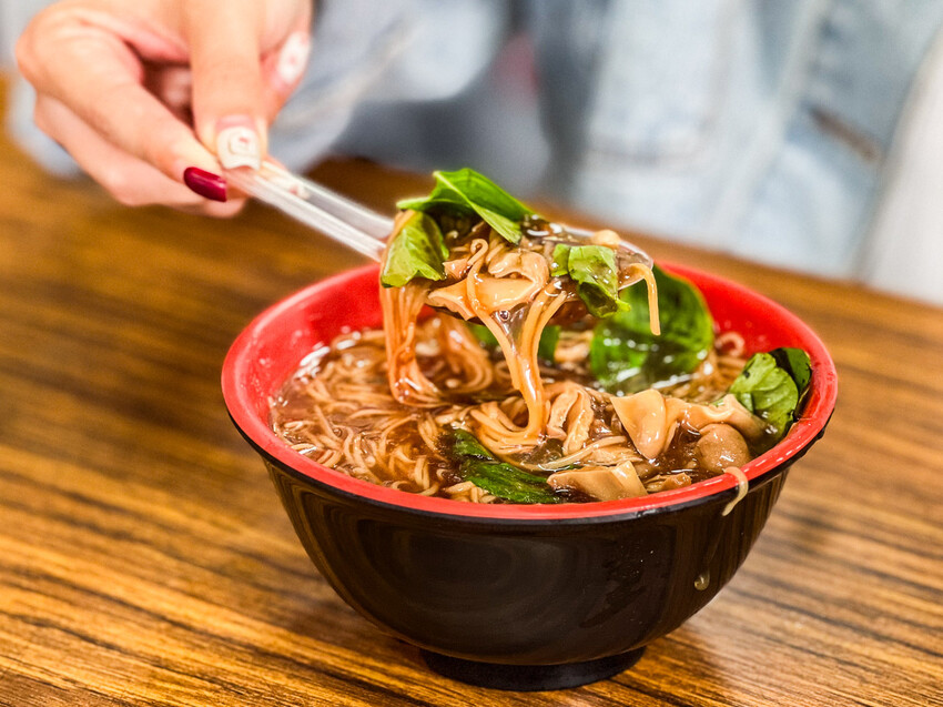 阿倍麵線｜里長伯斜槓好吃麵線！大腸爆量重口味麵線