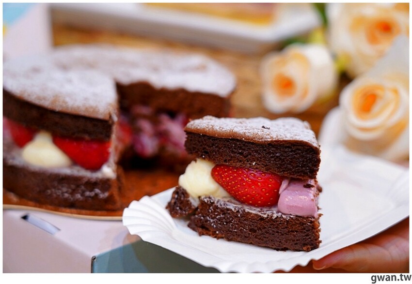 台南超人氣千層進軍逢甲啦!草莓季推出新口味,每月還有限定超值組~