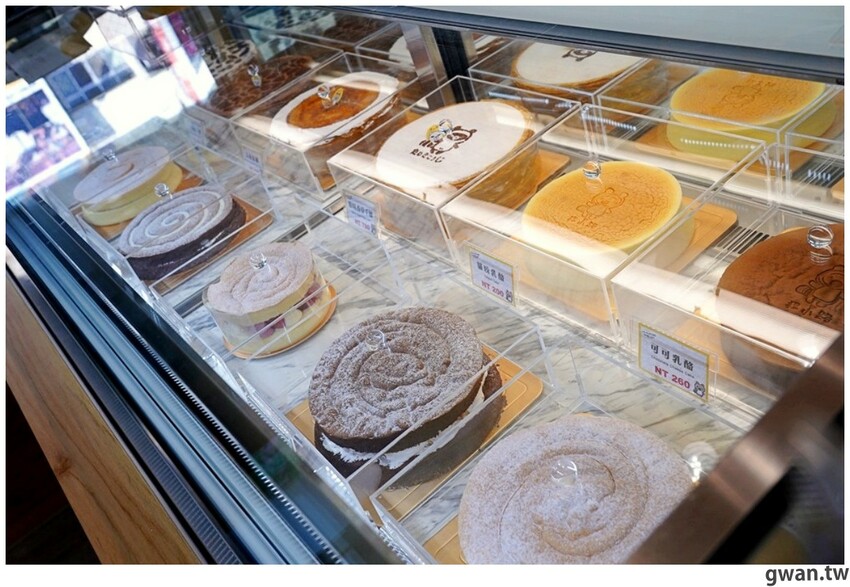 台南超人氣千層進軍逢甲啦!草莓季推出新口味,每月還有限定超值組~