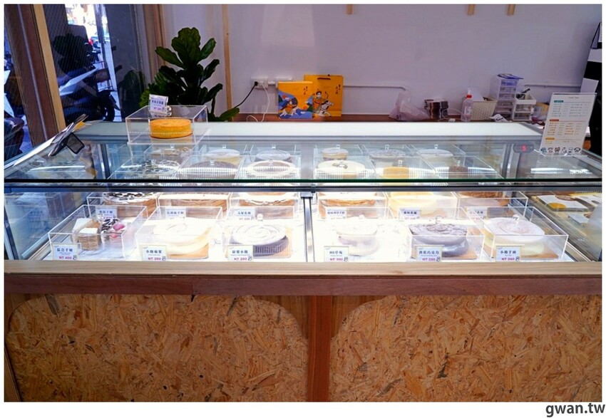 台南超人氣千層進軍逢甲啦!草莓季推出新口味,每月還有限定超值組~