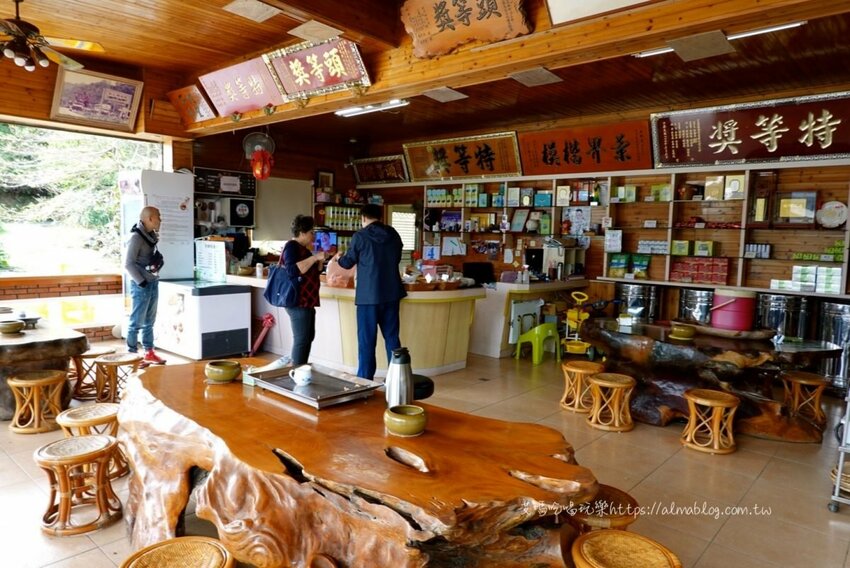 民宿賣滷味人氣還超高?遊客來山區買伴手禮.茶燻蛋一買就是10盒以上 - 艾瑪▪ 享受吃喝玩樂札記