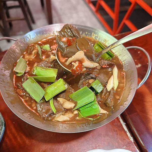 東區大巨蛋完鍋子熱炒 ! 150道菜任選把選擇障礙一秒解開，輕鬆滿足所有人的胃口~