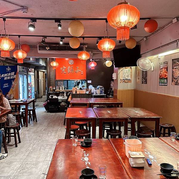 東區大巨蛋完鍋子熱炒 ! 150道菜任選把選擇障礙一秒解開，輕鬆滿足所有人的胃口~