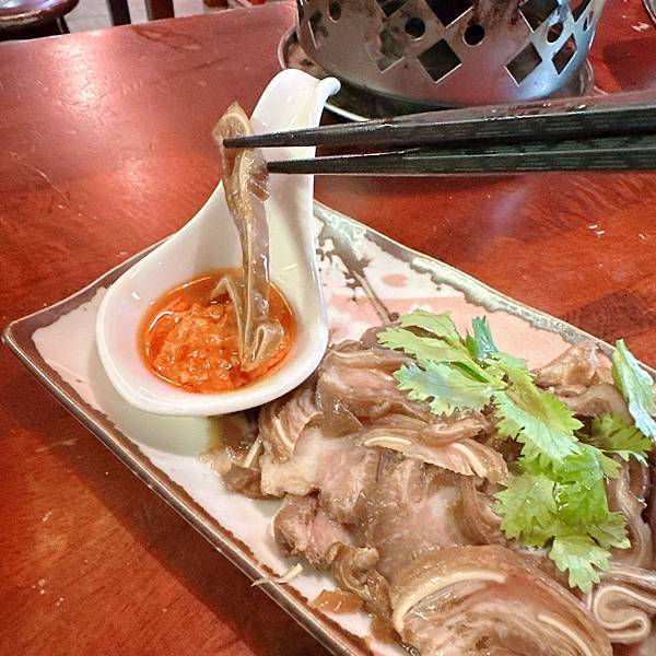 東區大巨蛋完鍋子熱炒 ! 150道菜任選把選擇障礙一秒解開，輕鬆滿足所有人的胃口~