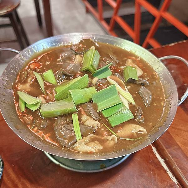 東區大巨蛋完鍋子熱炒 ! 150道菜任選把選擇障礙一秒解開，輕鬆滿足所有人的胃口~