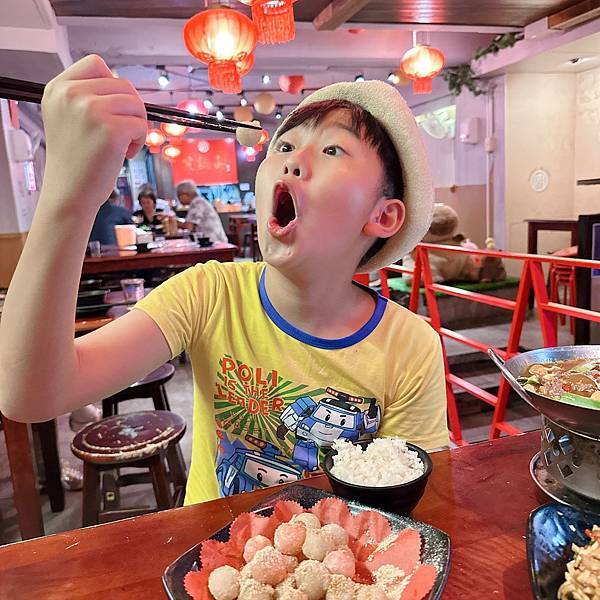 東區大巨蛋完鍋子熱炒 ! 150道菜任選把選擇障礙一秒解開，輕鬆滿足所有人的胃口~