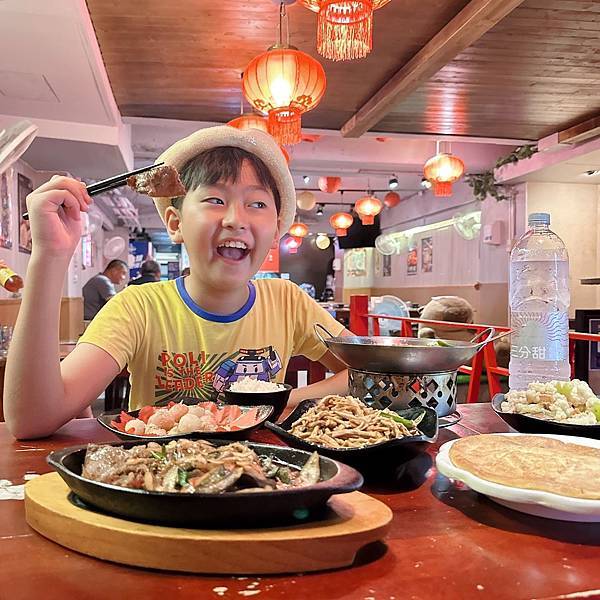 東區大巨蛋完鍋子熱炒 ! 150道菜任選把選擇障礙一秒解開，輕鬆滿足所有人的胃口~