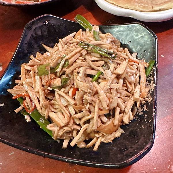 東區大巨蛋完鍋子熱炒 ! 150道菜任選把選擇障礙一秒解開，輕鬆滿足所有人的胃口~