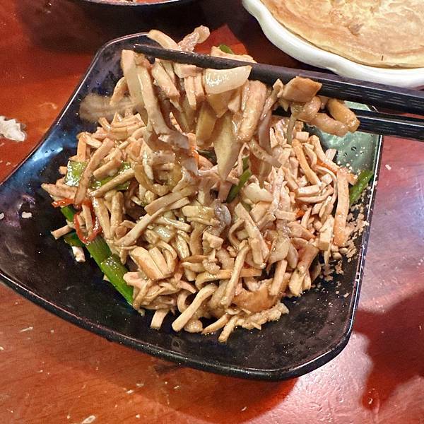 東區大巨蛋完鍋子熱炒 ! 150道菜任選把選擇障礙一秒解開，輕鬆滿足所有人的胃口~