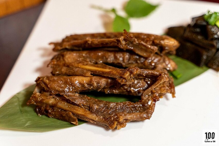 【台北松山美食】完鍋子熱炒|市民大道平價熱炒推薦!150 道多元菜色一次滿足,內用白飯還能免費吃到飽! | 別墅裡的 100 種味道