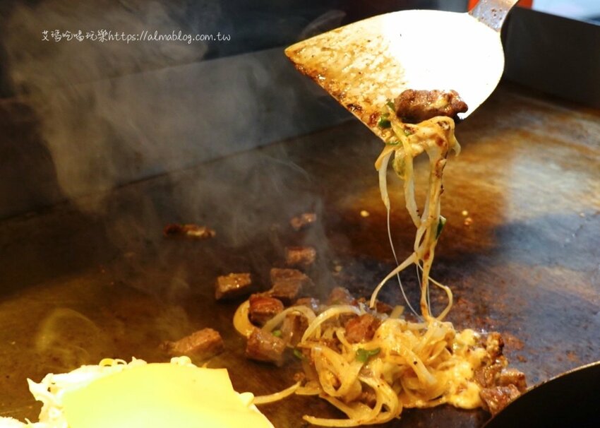 街邊鐵板料理!超銷魂的沙威瑪.爆炸起司骰子牛.大份量去骨雞腿排+鐵板麵 - 艾瑪▪ 享受吃喝玩樂札記