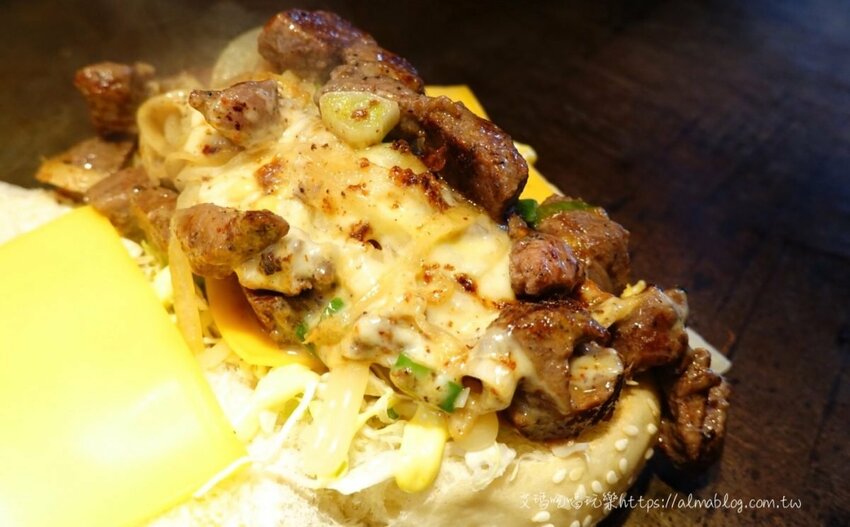 街邊鐵板料理!超銷魂的沙威瑪.爆炸起司骰子牛.大份量去骨雞腿排+鐵板麵 - 艾瑪▪ 享受吃喝玩樂札記