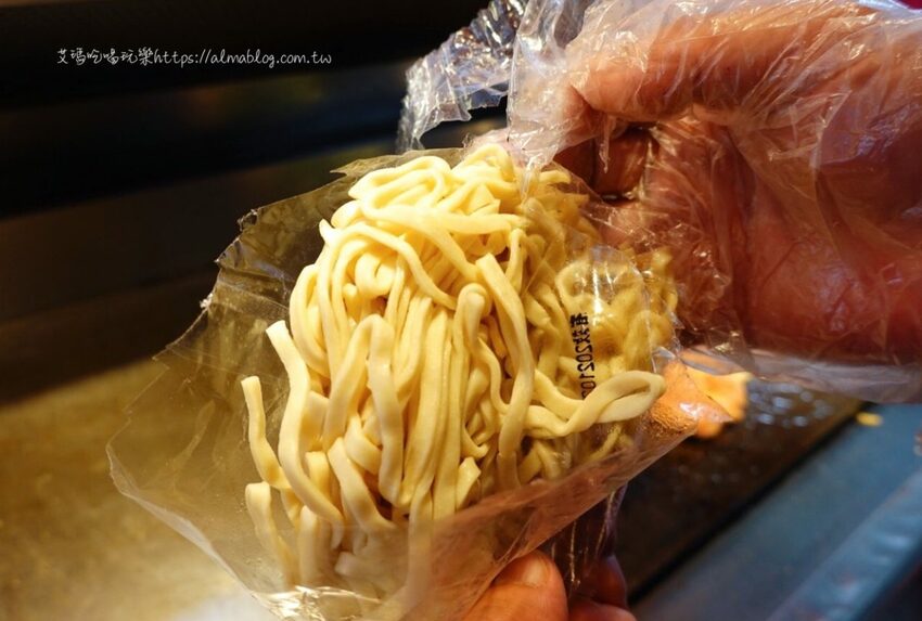 街邊鐵板料理!超銷魂的沙威瑪.爆炸起司骰子牛.大份量去骨雞腿排+鐵板麵 - 艾瑪▪ 享受吃喝玩樂札記