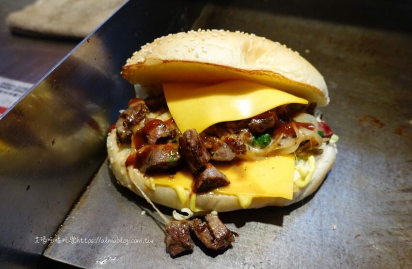 街邊鐵板料理!超銷魂的沙威瑪.爆炸起司骰子牛.大份量去骨雞腿排+鐵板麵 - 艾瑪▪ 享受吃喝玩樂札記