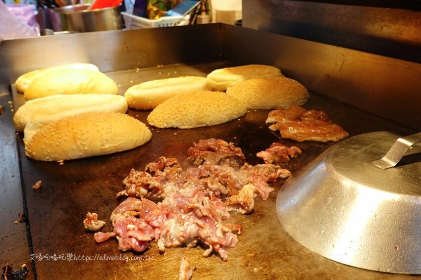 街邊鐵板料理!超銷魂的沙威瑪.爆炸起司骰子牛.大份量去骨雞腿排+鐵板麵 - 艾瑪▪ 享受吃喝玩樂札記