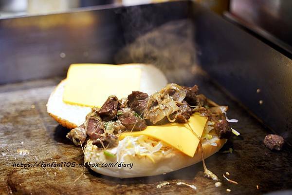 【中壢美食】彭阿星鐵板燒沙威瑪 #鐵板沙威瑪 #鐵板燒炒麵 #學生第二份半價 #中壢車站 (2).JPG