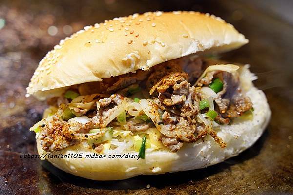 【中壢美食】彭阿星鐵板燒沙威瑪 #鐵板沙威瑪 #鐵板燒炒麵 #學生第二份半價 #中壢車站 (9).JPG