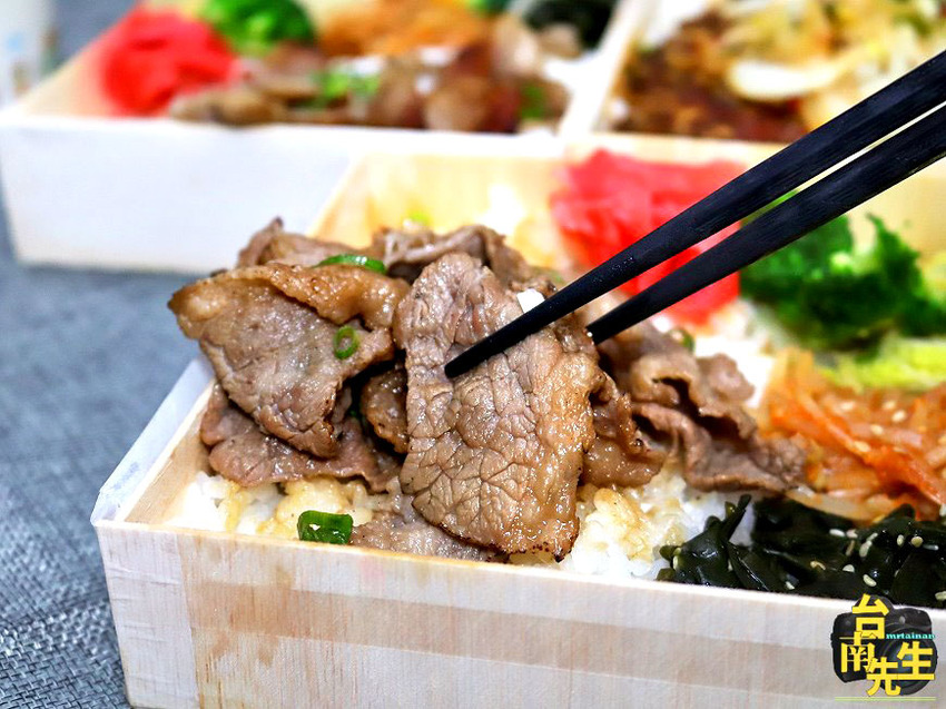 台南日式便當／平日午間限定／每日限量只賣30份／現點現烤直火炙燒／獨家秘製燒肉醬／任點兩碗丼飯或便當送「拾三香烤手羽先」乙份－「牛丁次郎坊台南崇德支店」