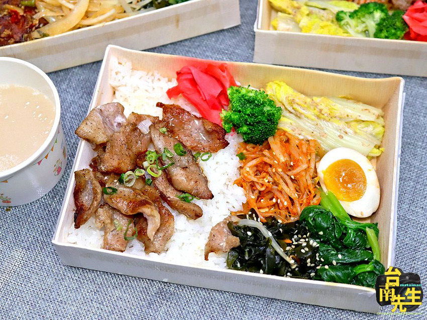 台南日式便當／平日午間限定／每日限量只賣30份／現點現烤直火炙燒／獨家秘製燒肉醬／任點兩碗丼飯或便當送「拾三香烤手羽先」乙份－「牛丁次郎坊台南崇德支店」