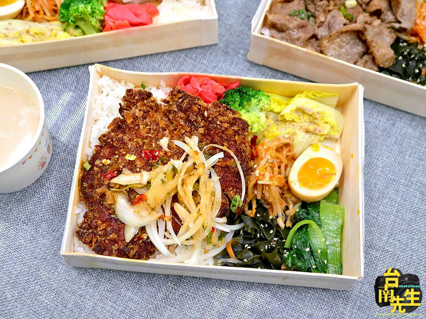 台南日式便當／平日午間限定／每日限量只賣30份／現點現烤直火炙燒／獨家秘製燒肉醬／任點兩碗丼飯或便當送「拾三香烤手羽先」乙份－「牛丁次郎坊台南崇德支店」