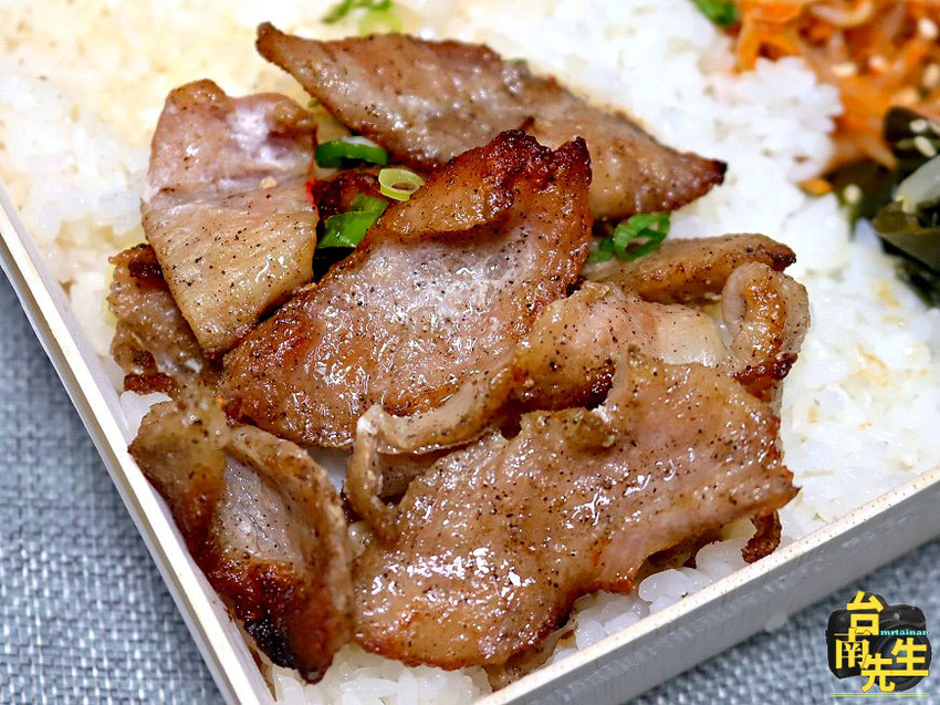 台南日式便當／平日午間限定／每日限量只賣30份／現點現烤直火炙燒／獨家秘製燒肉醬／任點兩碗丼飯或便當送「拾三香烤手羽先」乙份－「牛丁次郎坊台南崇德支店」