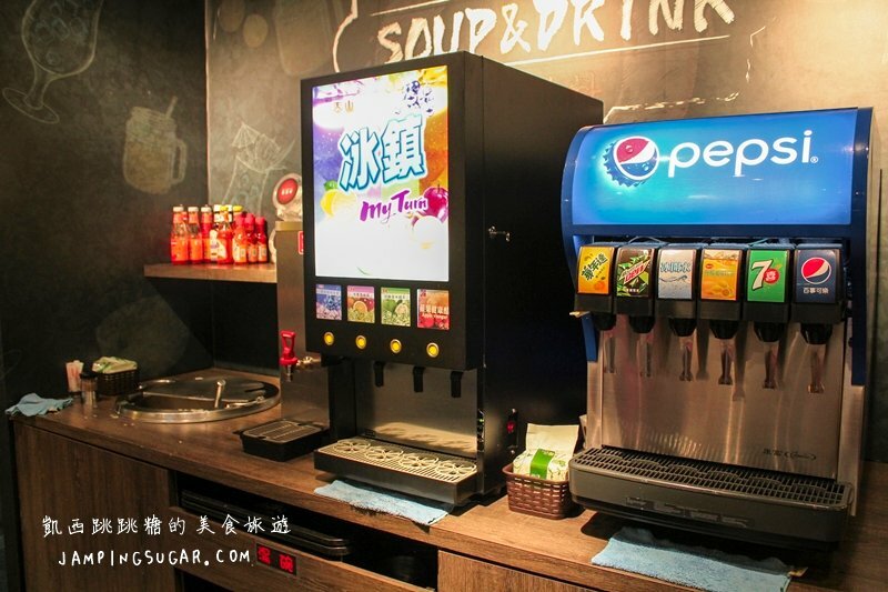 台北食記-專獵牛排福德店 | 台北平價牛排推薦 ! 一客牛排最低只要149元,附香蒜麵包、玉米濃湯及可樂飲料 @凱西跳跳糖の美食旅遊