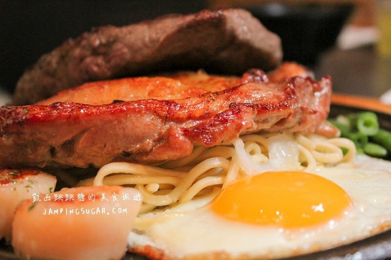 台北食記-專獵牛排福德店 | 台北平價牛排推薦 ! 一客牛排最低只要149元,附香蒜麵包、玉米濃湯及可樂飲料 @凱西跳跳糖の美食旅遊