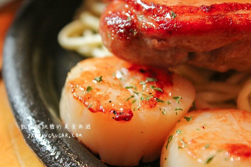 台北食記-專獵牛排福德店 | 台北平價牛排推薦 ! 一客牛排最低只要149元,附香蒜麵包、玉米濃湯及可樂飲料 @凱西跳跳糖の美食旅遊