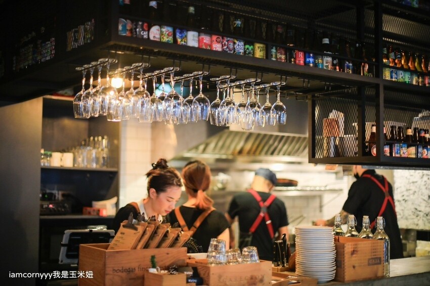 台北市大安區【台北大安】Waiting Bistro 餐酒館｜東區球賽轉播的餐酒館、任選精釀啤酒、巷弄間聚餐好地點