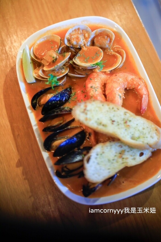 台北市大安區【台北大安】Waiting Bistro 餐酒館｜東區球賽轉播的餐酒館、任選精釀啤酒、巷弄間聚餐好地點